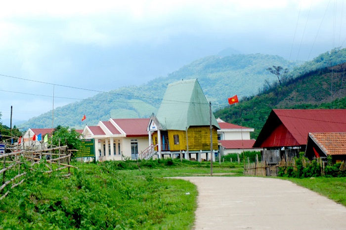 Những nỗ lực của ngành điện trong hỗ trợ địa phương xây dựng làng nông thôn mới 